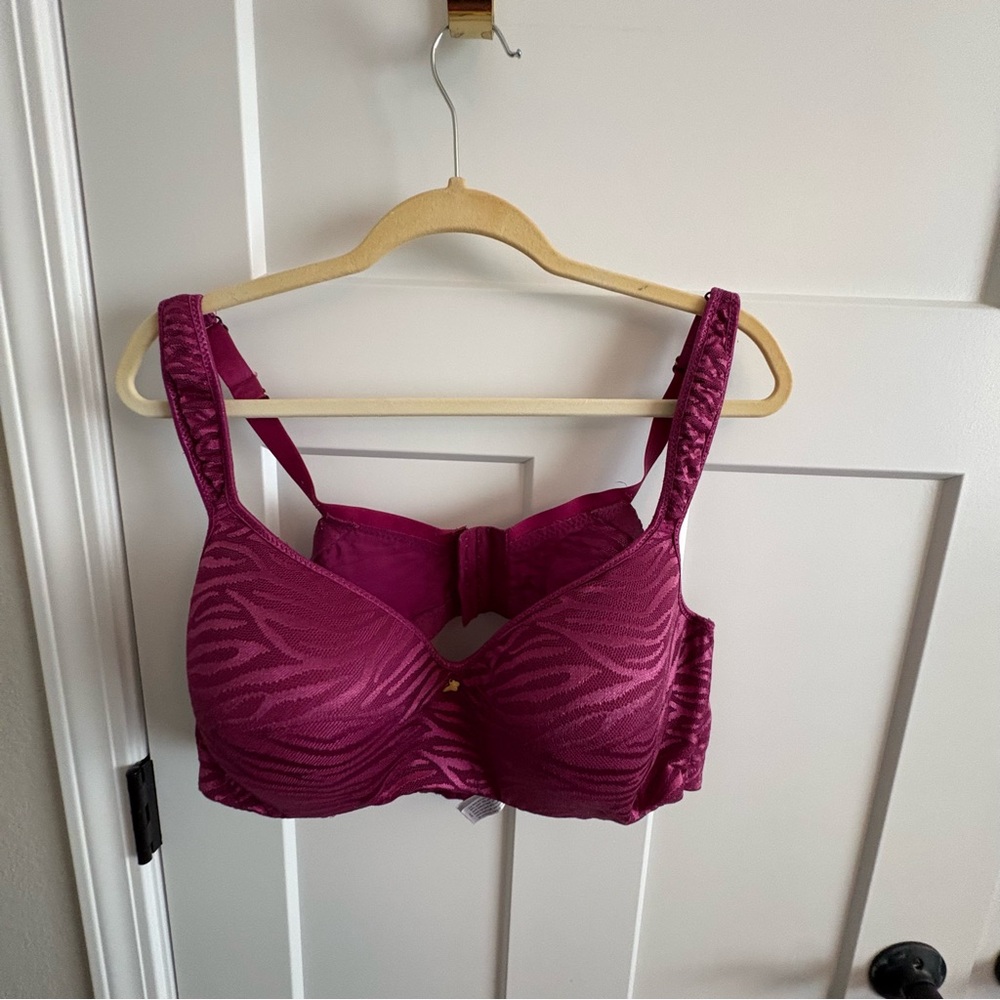 Ladies, intimates, bra, sexy, maroon, supportive, 40DDD, work, everyday wear.
